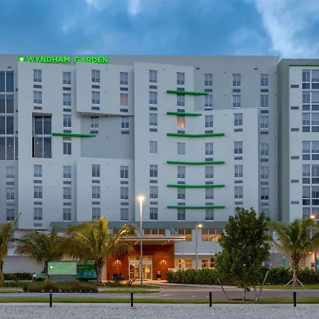 Wyndham Garden Miami International Airport-3
